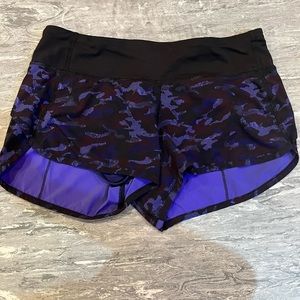 Lululemon 2.5” shorts